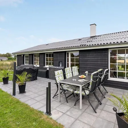 Holiday home Erna - 400m From The Sea In Ne Jutland By Interhome *